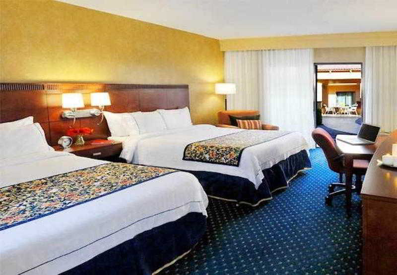 Courtyard By Marriott Phoenix Mesa Exterior photo