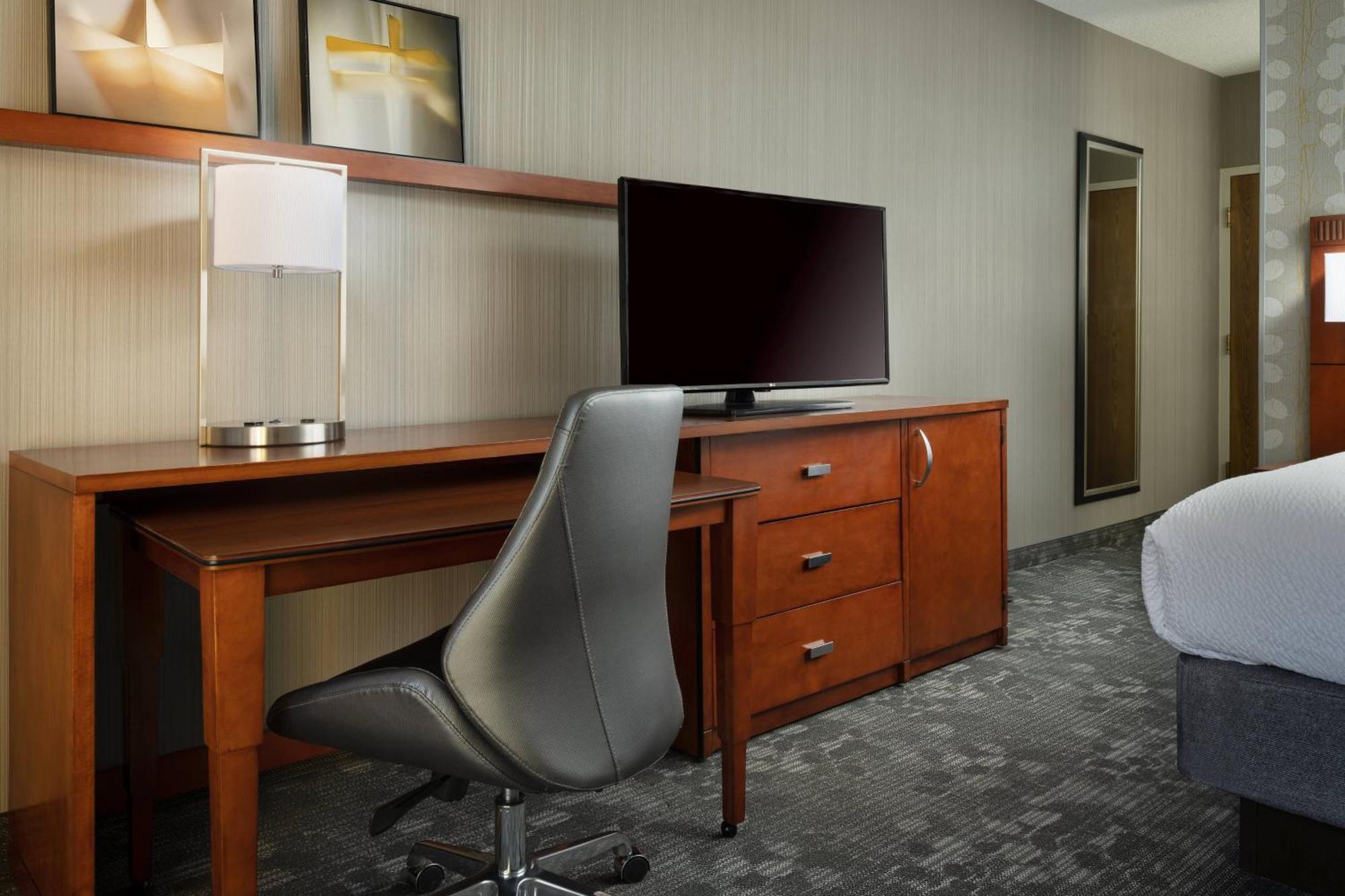 Courtyard By Marriott Phoenix Mesa Exterior photo