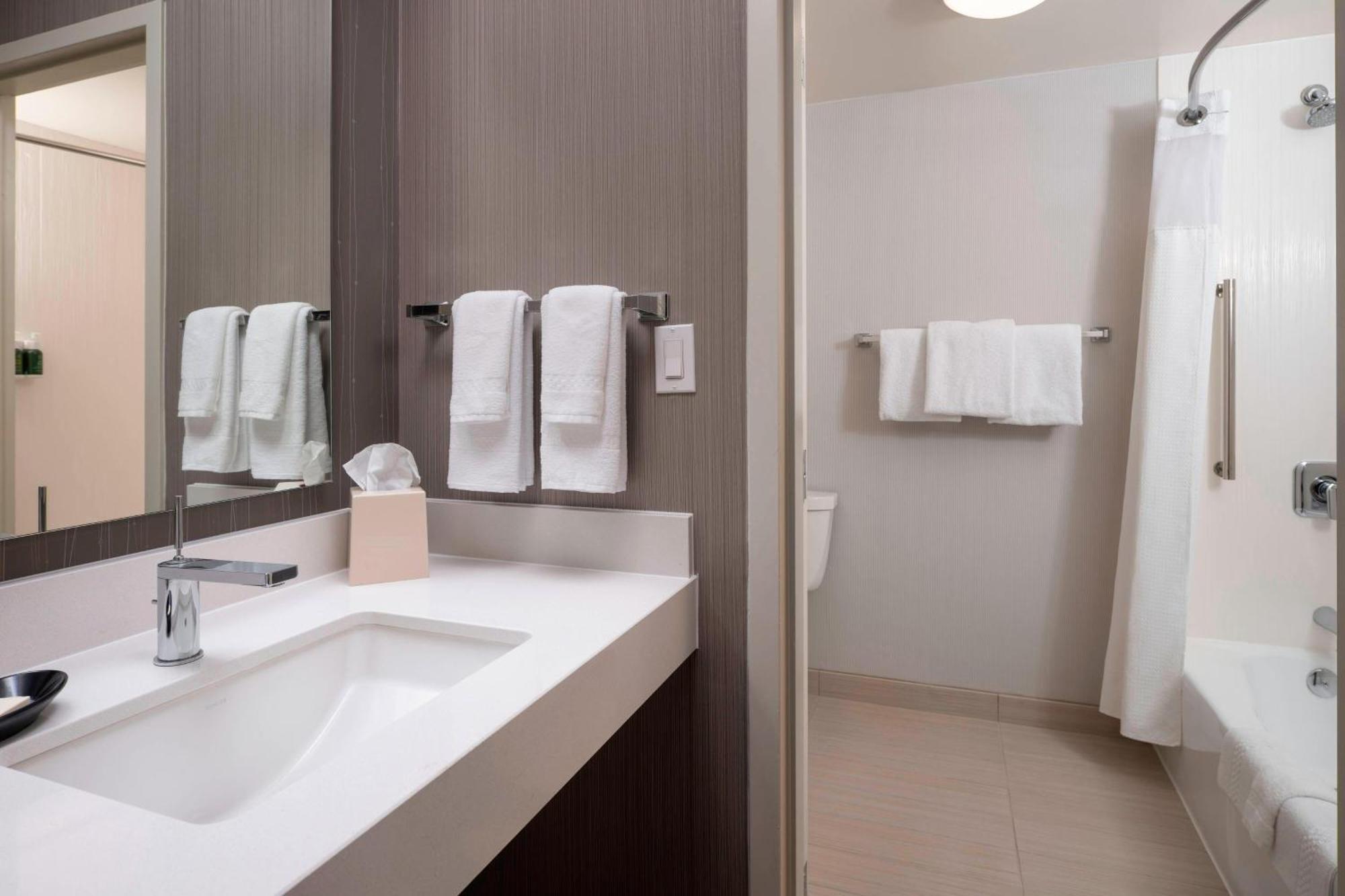 Courtyard By Marriott Phoenix Mesa Exterior photo