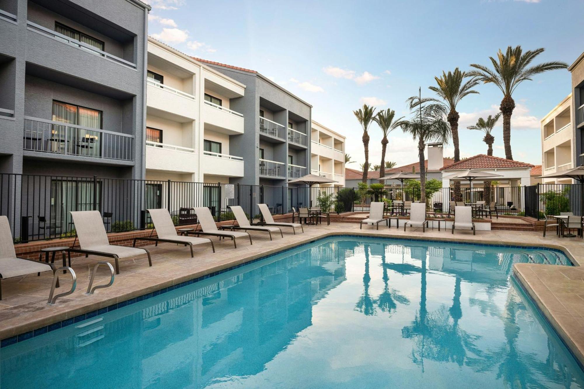 Courtyard By Marriott Phoenix Mesa Exterior photo